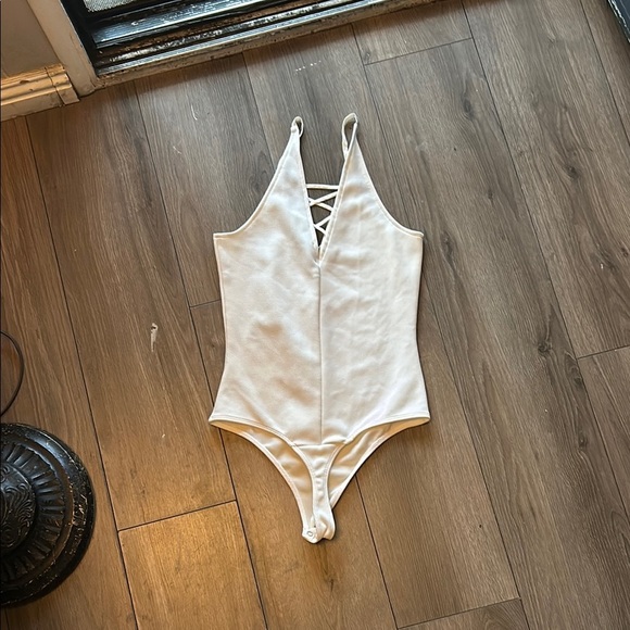 White One Shoulder Bodysuit with High-Cut Design - Picture 2 of 2